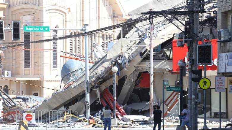 Φιλιππίνες: Σε τουλάχιστον 35 νεκρούς ανήλθε ο απολογισμός από τον ισχυρό σεισμό των 7,8 βαθμών