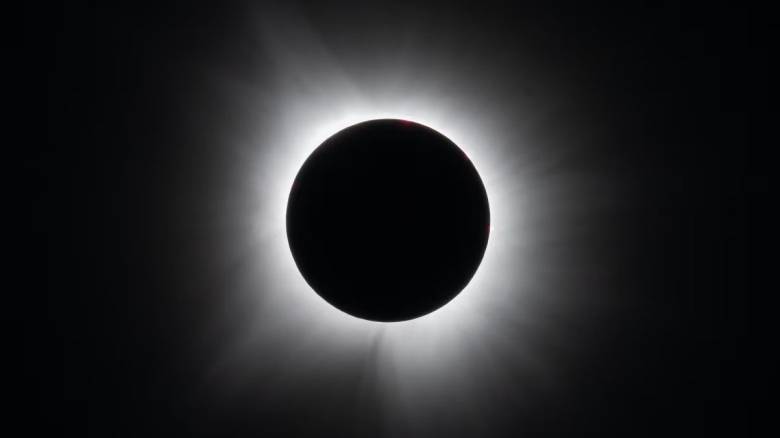 Όλα όσα πρέπει να ξέρετε για την ολική έκλειψη Ηλίου που θα συμβεί αυτό το καλοκαίρι
