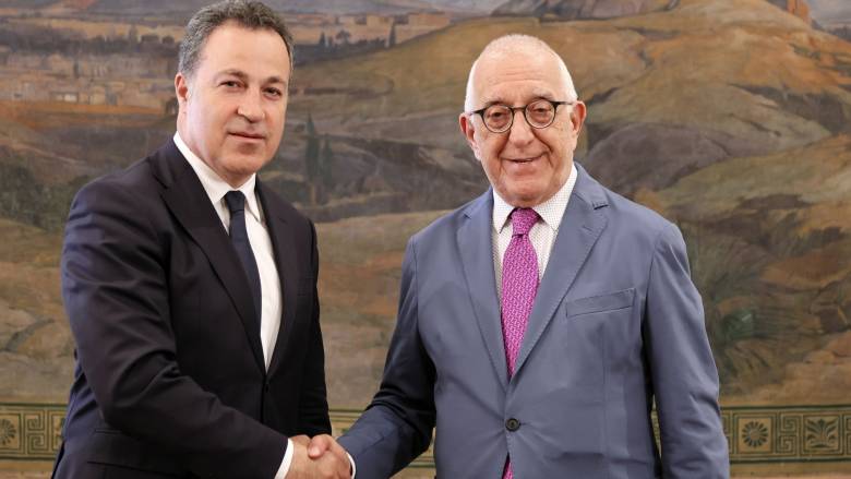 Κακλαμάνης για ελληνική μειονότητα: Να επιλυθεί το «περιουσιακό» - Τα τελευταία γεγονότα μας λύπησαν