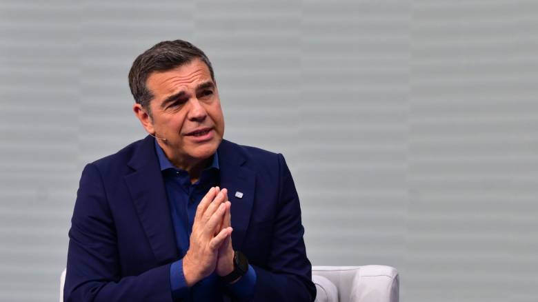 Αιχμηρή απάντηση Τσίπρα: Αν κάποιος δεν θα μπορούσε να οδηγεί ούτε πατίνι, είναι ο Μητσοτάκης