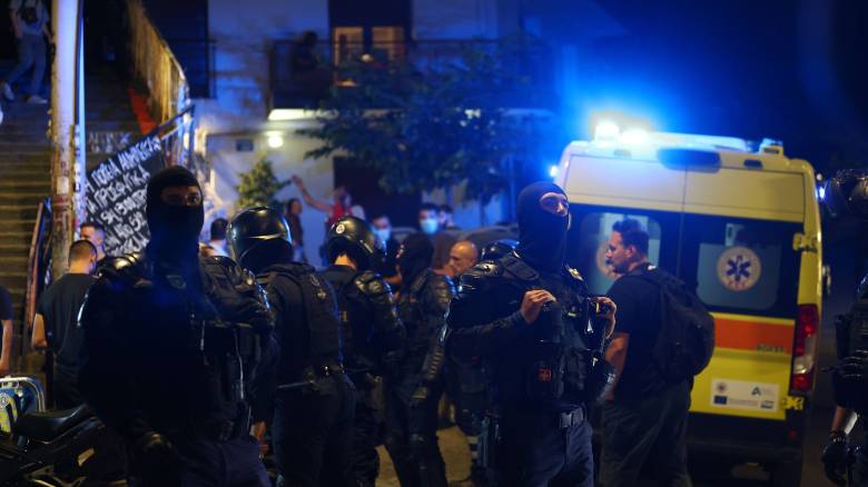Συναγερμός στα Εξάρχεια: Νεκρός άνδρας μετά από πυροβολισμούς