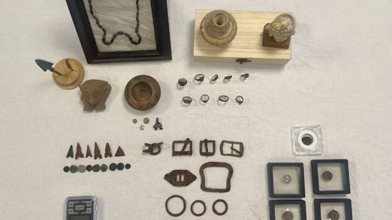 Συνελήφθη 56χρονος που εισήγαγε αρχαία νομίσματα από το εξωτερικό και τα διέθετε μέσω social