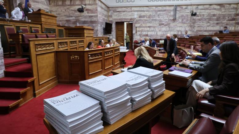 Συνταγματική Αναθεώρηση: Ο λόγος στην Ολομέλεια - Οι θέσεις των κομμάτων