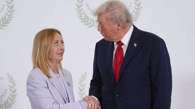Ντόναλντ Τραμπ για Τζόρτζια Μελόνι: Mε ικέτευε για μια φωτογραφία, την λυπήθηκα