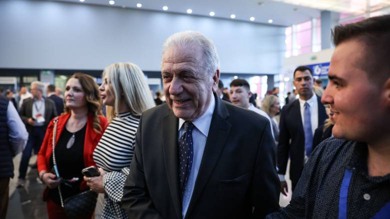 Αναμονή στο Μαξίμου για τον Δημήτρη Αβραμόπουλο - Τι λέει το περιβάλλον του