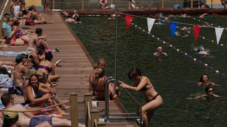 Φλέγεται η Ευρώπη από τον καύσωνα: Ρεκόρ θερμοκρασιών σε Γαλλία και Βρετανία - Σε συναγερμό οι Αρχές