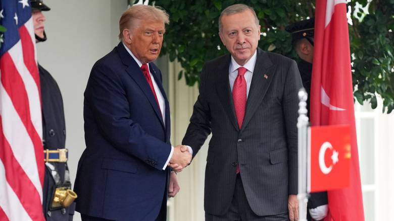 Reuters: Τραμπ και Ερντογάν έχουν στα σκαριά αγοραπωλησία κινητήρων για το τουρκικό μαχητικό Kaan