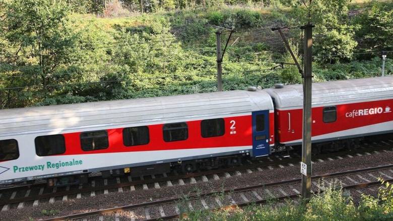 Σύγκρουση τρένων στην Πολωνία: Τουλάχιστον τρεις τραυματίες από εκτροχιασμό βαγονιών