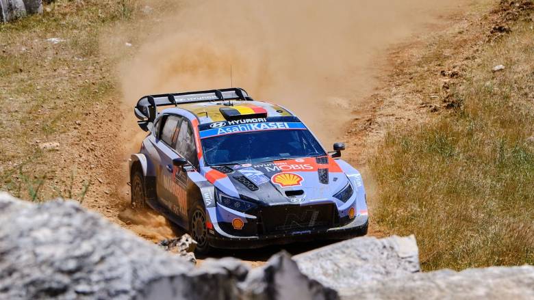 ΕΚΟ Ράλλυ Ακρόπολις: Ο Neuville με Hyundai i20 N Rally1 στην κορυφή