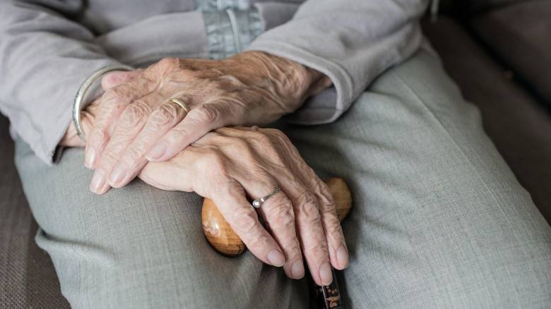 Θεσπρωτία: Εξαπάτησαν 86χρονη αρπάζοντάς της 180.000 ευρώ - Της είπαν ότι αλλάζει το νόμισμα