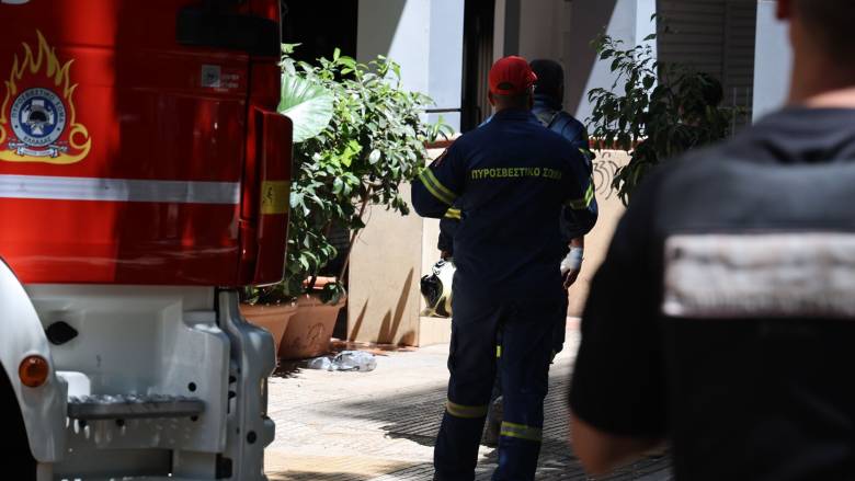 Φωτιά σε ξενοδοχείο στην Ομόνοια - Αναφορές για εγκλωβισμένους στα μπαλκόνια