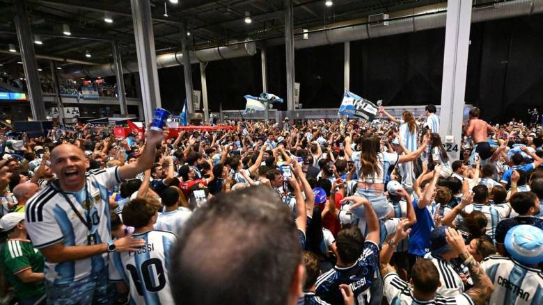 Μουντιάλ: Ο ξεχωριστός τρόπος που φίλαθλοι της Αργεντινής παρέδωσαν χαμένο πορτοφόλι στον κάτοχό του