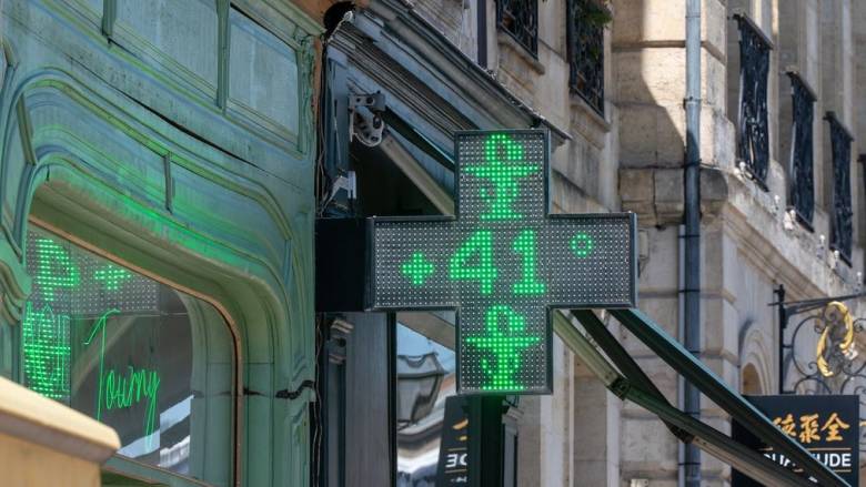 Αποκλιμακώνεται το ακραίο κύμα καύσωνα στη Γαλλία εν αναμονή του επόμενου