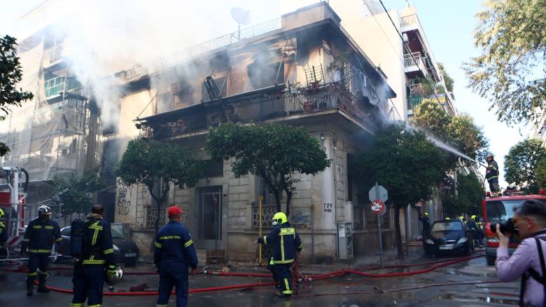 Καλλιθέα: Εξιτήριο για την 75χρονη που πήδηξε από το μπαλκόνι του φλεγόμενου σπιτιού για να σωθεί
