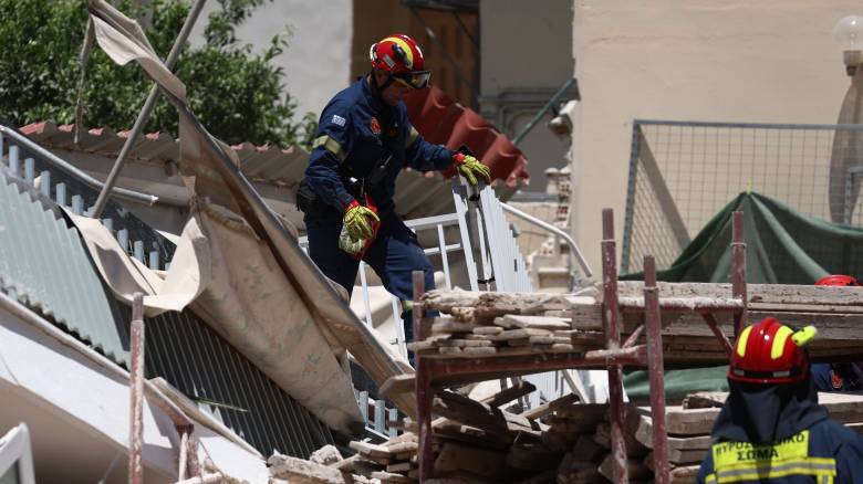 Μηχανικός εκτιμά πώς μπορεί να κατέρρευσε το κτήριο στα Πετράλωνα - Τι συνέβη στα θεμέλια