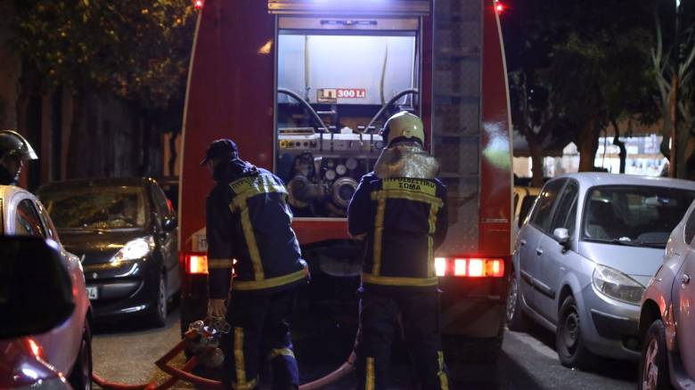Θεσσαλονίκη: Φωτιά σε πυλωτή - Πέντε άτομα στο νοσοκομείο με αναπνευστικά προβλήματα