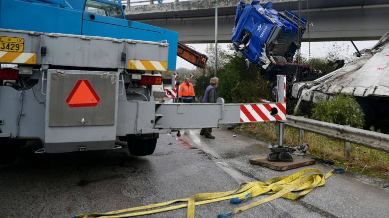 Ανατροπή νταλίκας στην Κορίνθου - Πατρών: Νεκρός ο 52χρονος οδηγός