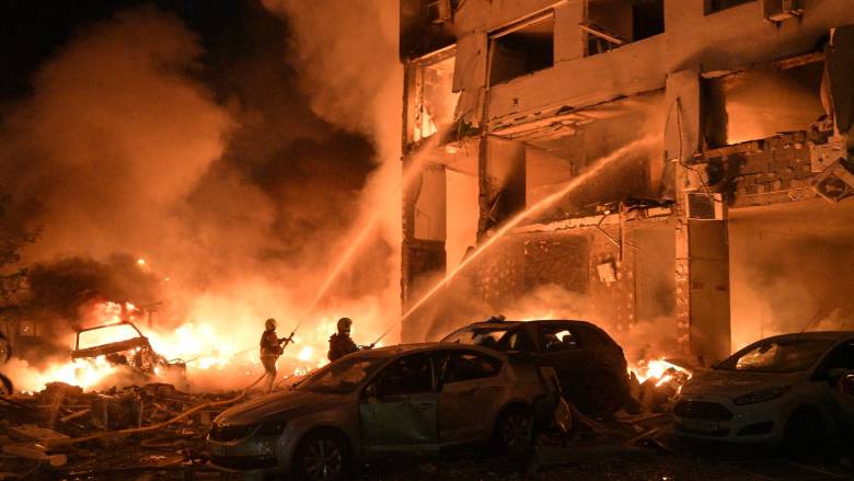 Τουλάχιστον δέκα νεκροί μετά από νέα ρωσικά πλήγματα στην Ουκρανία