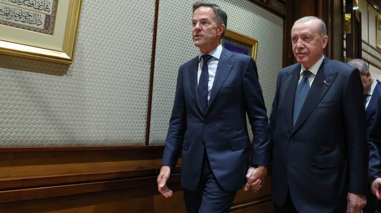 Χέρι - χέρι ο Ερντογάν με τον γενικό γραμματέα του ΝΑΤΟ στην Άγκυρα