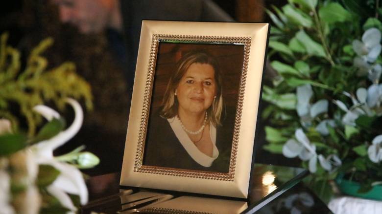 Κοζάνη: Με ασθενοφόρο στην κηδεία της μητέρας της Βάγια, η Αφροδίτη Νέστορα - Παρών ο πρωθυπουργός