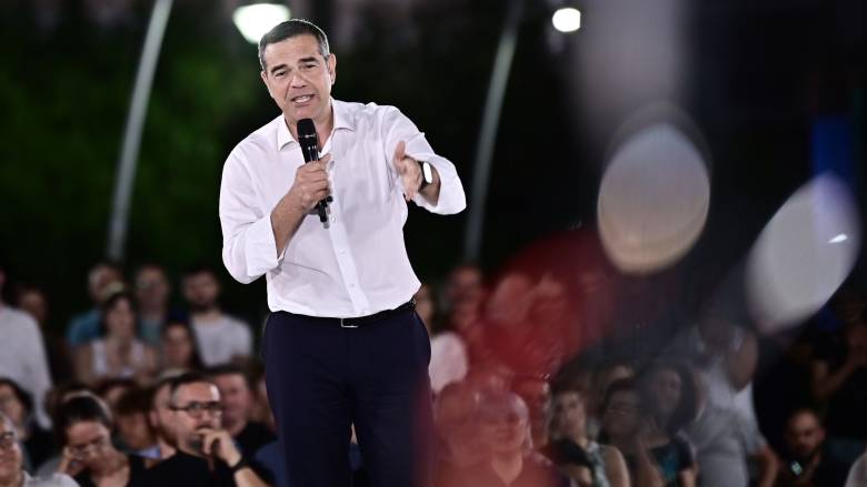 Τσίπρας για Γεωργιάδη: «Μήνυση δεν θα του κάνω... αλλά θα του στείλω λουλούδια»