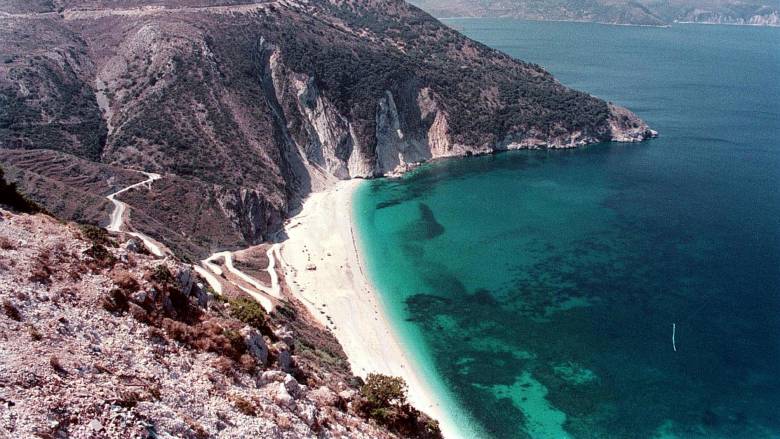 Κατολίσθηση στον Μύρτο της Κεφαλονιάς - Βίντεο από την πτώση βράχων στην παραλία