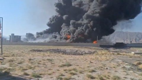 Φωτιά σε διυλιστήριο στο Ιράν - Πυκνοί καπνοί δυσκολεύουν τους πυροσβέστες