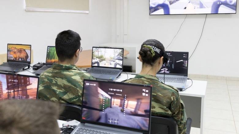 Πώς εκπαιδεύεται η νέα γενιά χειριστών drones του Ελληνικού Στρατού