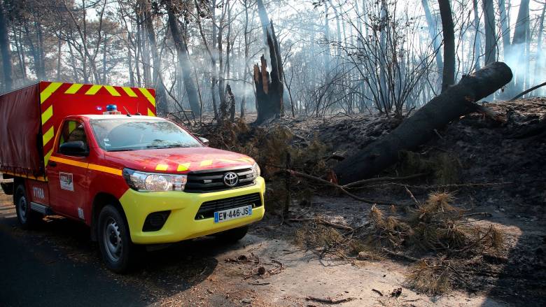 Τεράστια πυρκαγιά ξέσπασε στο δάσος του Φοντενεμπλό, κοντά στο Παρίσι