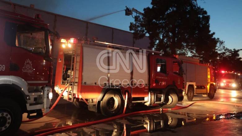 Περιορίστηκε η φωτιά εντός του κτηρίου Μπάντμιντον στο Γουδή - Κατέρρευσε μέρος της σκεπής