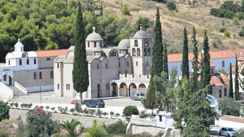 Άργος: Θρήνος στην κηδεία του 20χρονου που πυροβολήθηκε από αστυνομικούς - Συντετριμμένη η μητέρα