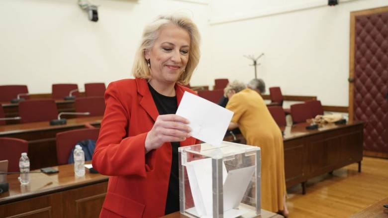 Η Ρένα Δούρου νέα πρόεδρος του ΣΥΡΙΖΑ - «Κανείς και καμία δεν περισσεύει»
