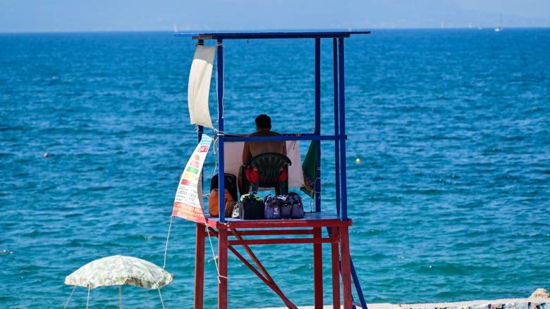 Λάρισα: Ναυαγοσώστες επανέφεραν 46χρονη που κινδύνευσε να πνιγεί στο Στόμιο