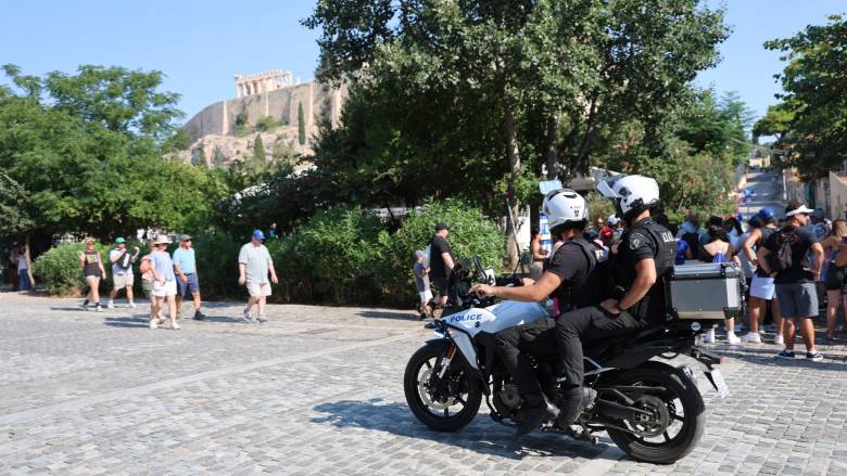 Συναγερμός στην Ακρόπολη: Άνδρας τραυμάτισε δύο Αμερικανούς τουρίστες με μαχαίρι