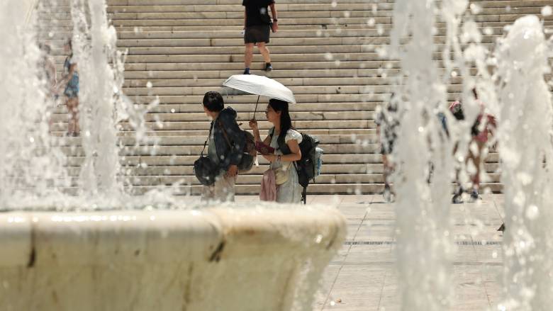 Καιρός: «Με συνθήκες καύσωνα θα κυλήσει το 24ωρο» - Πού ξεπέρασε τους 41 βαθμούς το θερμόμετρο χθες