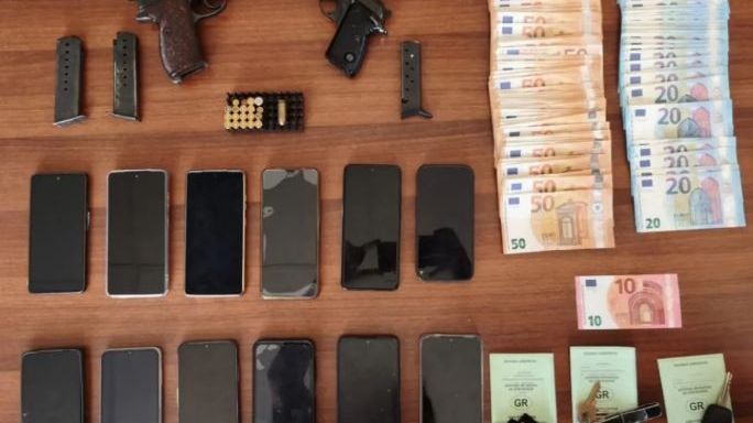 Αστυνομική επιχείρηση για συμμορία που καλλιεργούσε δενδρύλλια κάνναβης στη Βοιωτία - Οκτώ συλλήψεις