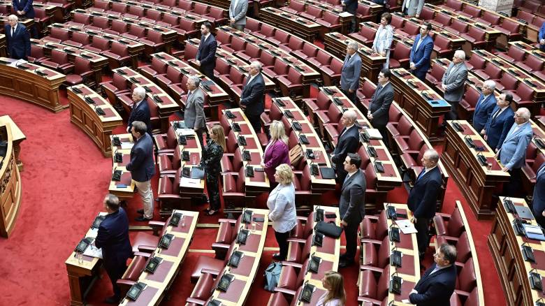 Βουλή: Ενός λεπτού σιγή για τα 8 χρόνια από το Μάτι - Αιχμές για τις πολιτικές ευθύνες
