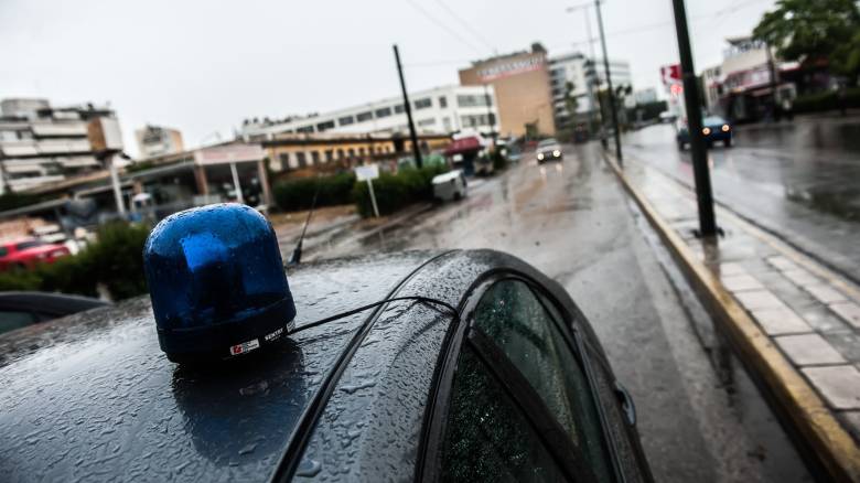 Αποκαταστάθηκε η κυκλοφορία στην Πειραιώς - Κανονικά και στον Πειραιά μετά την κατάρρευση σκαλωσιάς