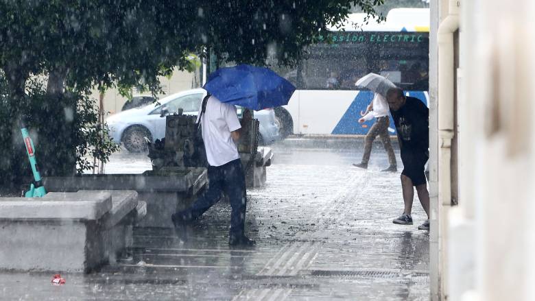 Στο έλεος της κακοκαιρίας η μισή χώρα: Πότε χτυπά την Αττική - Σταδιακή υποχώρηση από αύριο