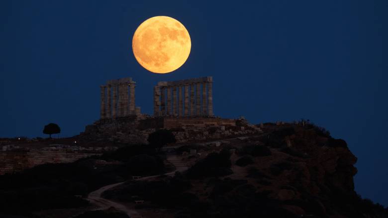 Πανσέληνος Ιουλίου: Πότε θα φωτίσει τον ουρανό το «Φεγγάρι του Ελαφιού»