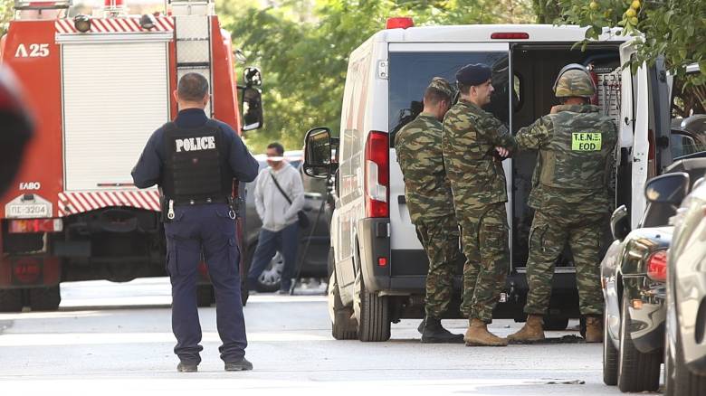 Λήξη συναγερμού για ύποπτη βαλίτσα στο Μοναστηράκι - Δεν βρέθηκε κάτι επικίνδυνο