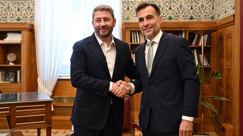 Και επίσημα στο ΠΑΣΟΚ ο Μιχάλης Χουρδάκης: «Ενώνουμε τις δυνάμεις μας για την πολιτική αλλαγή»