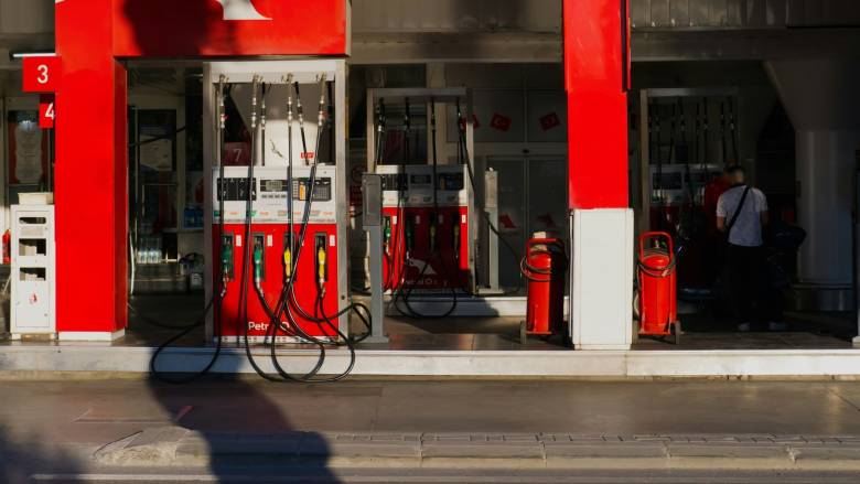 Νέα πτώση στις τιμές πετρελαίου μετά την εκεχειρία ΗΠΑ και Ιράν: Στα  88,36 δολάρια το Brent