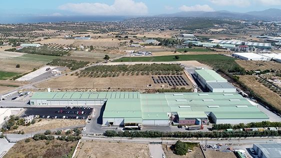 Dunapack: Ποια είναι η εταιρεία που εξαγόρασε τρία εργοστάσια σε Πάτρα, Θήβα και Καπανδρίτι