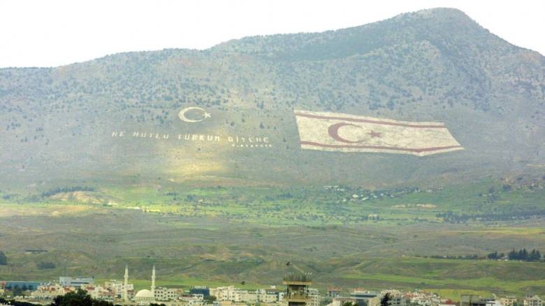 Στη Λευκωσία ο Γκουτέρες: Το «τελευταίο τανγκό» για το Κυπριακό και η σημαία του Ψευδοκράτους