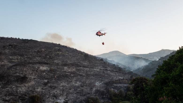 Αναζωπύρωση στην Πάρο: Μήνυμα του 112 για εκκένωση περιοχών