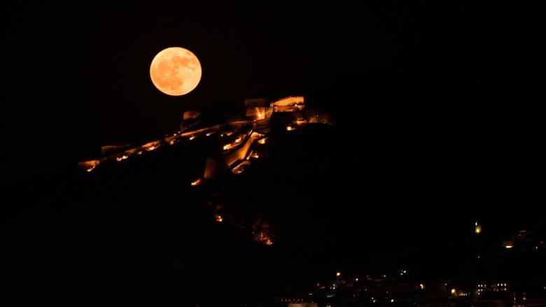 Πανσέληνος Ιουλίου: Πότε θα δούμε στον ουρανό το «Φεγγάρι του κόκκινου ελαφιού»
