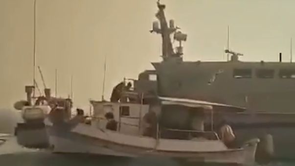 Φωτιά στο Ρέθυμνο: Καρέ - καρέ η δραματική διάσωση δεκάδων ανθρώπων διά θαλάσσης