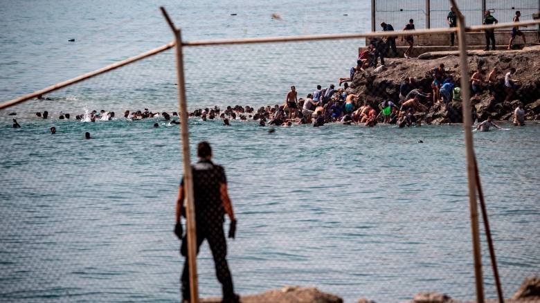 Εννέα μετανάστες νεκροί προσπαθώντας να φτάσουν από το Μαρόκο στη Θέουτα - Στέλνει στρατό ο Σάντσεθ