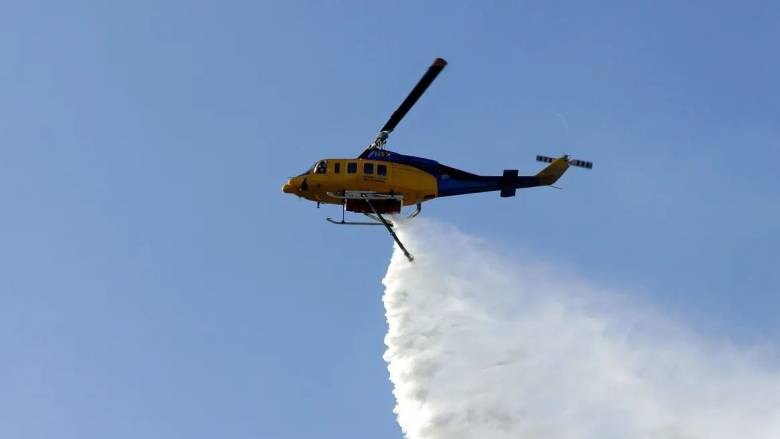 Φωτιά στην Κερατέα - Επιχειρούν 52 πυροσβέστες